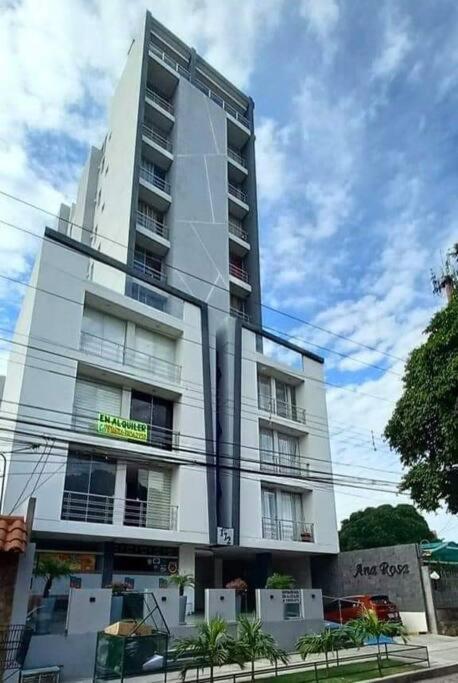 Departamentoo Nuevo Amoblado Cerca A Uagrm, Con Excelente Vista Apartment ซานตาครูซเดอลาเซียร์รา ภายนอก รูปภาพ
